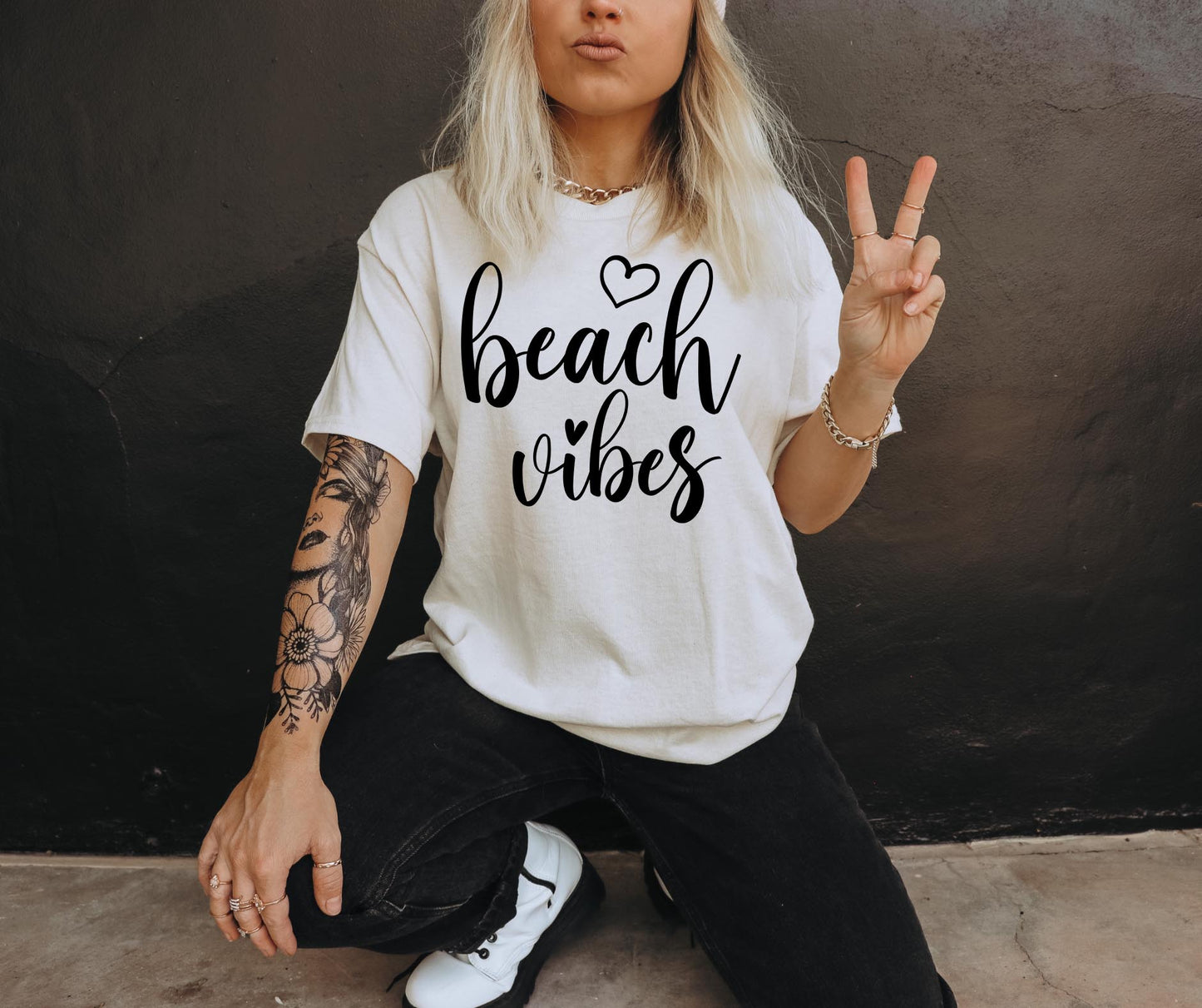 BEACH Vibes  SVG and PNG, Retro Font T-shirt Design, Svg Files For Cricut, Silhouette, Digital Download (1)